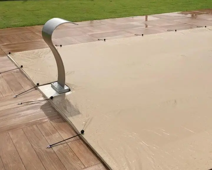 Capa de Piscina marrom coiote